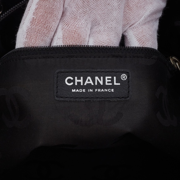 CHANEL VINTAGE CAMBON LIGNE BLACK LEATHER SHOPPING TOTE BAG (2004) - Picture 6 of 9